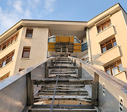 Elevador por fachada en mudanzas de hogar en Madrid Mobel-Trans